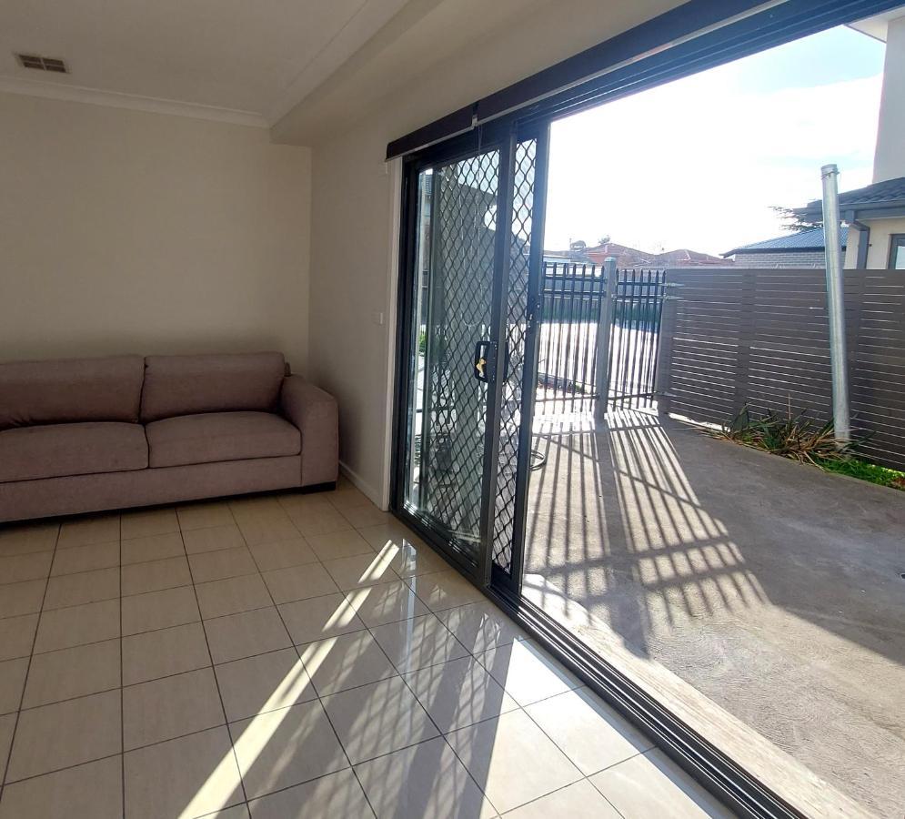 Maruve Guesthouse 12 Min From Melb Airport Melbourne Exterior photo